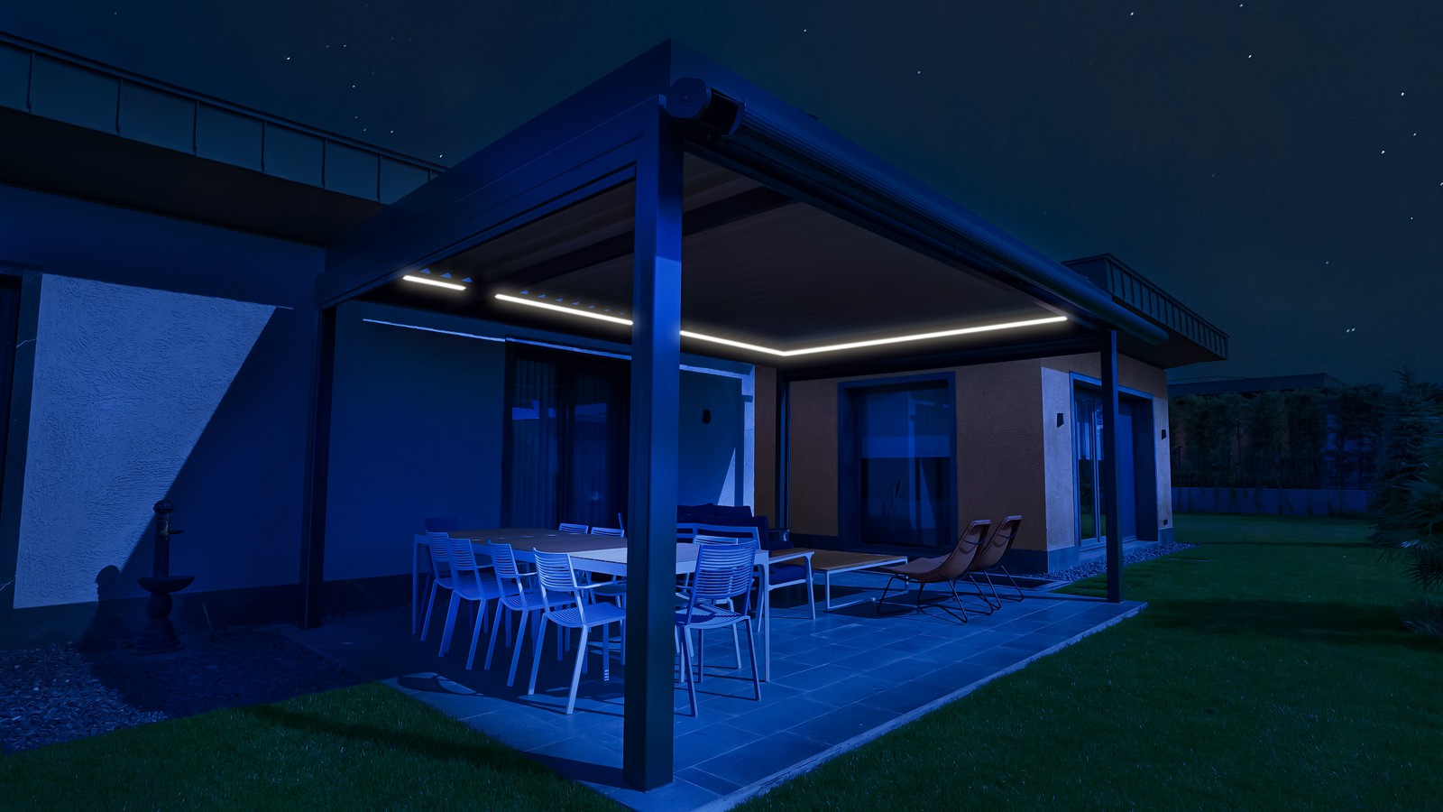 Gece ambiyansında aydınlatılmış lüks villa pergolası